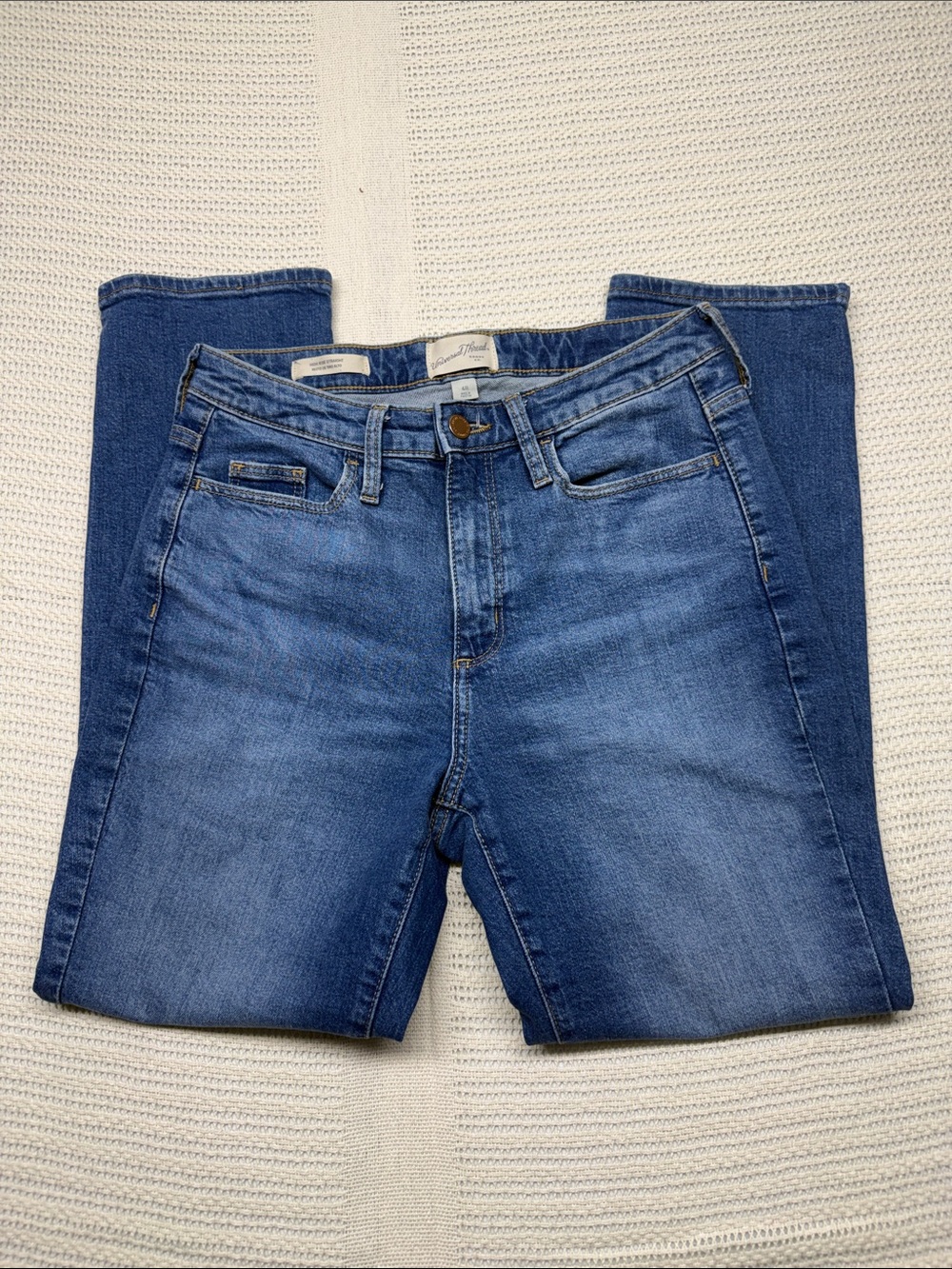 Universal Thread High-Rise Straight Women's Medium Wash Straight Leg Jeans